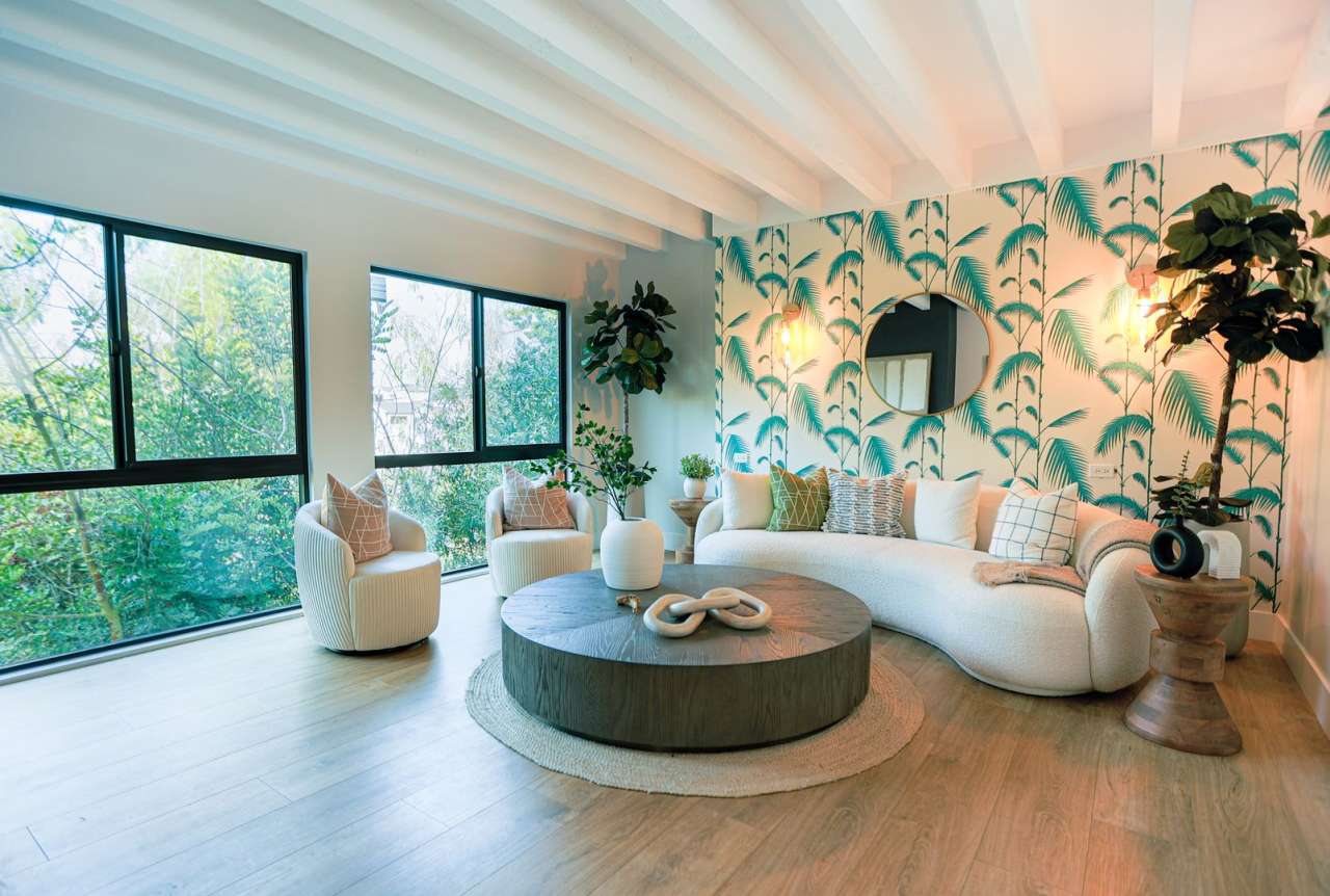 30+ Day Fully Stylishly furnished  Tastefully designed Newport Beach Vacation Rental
