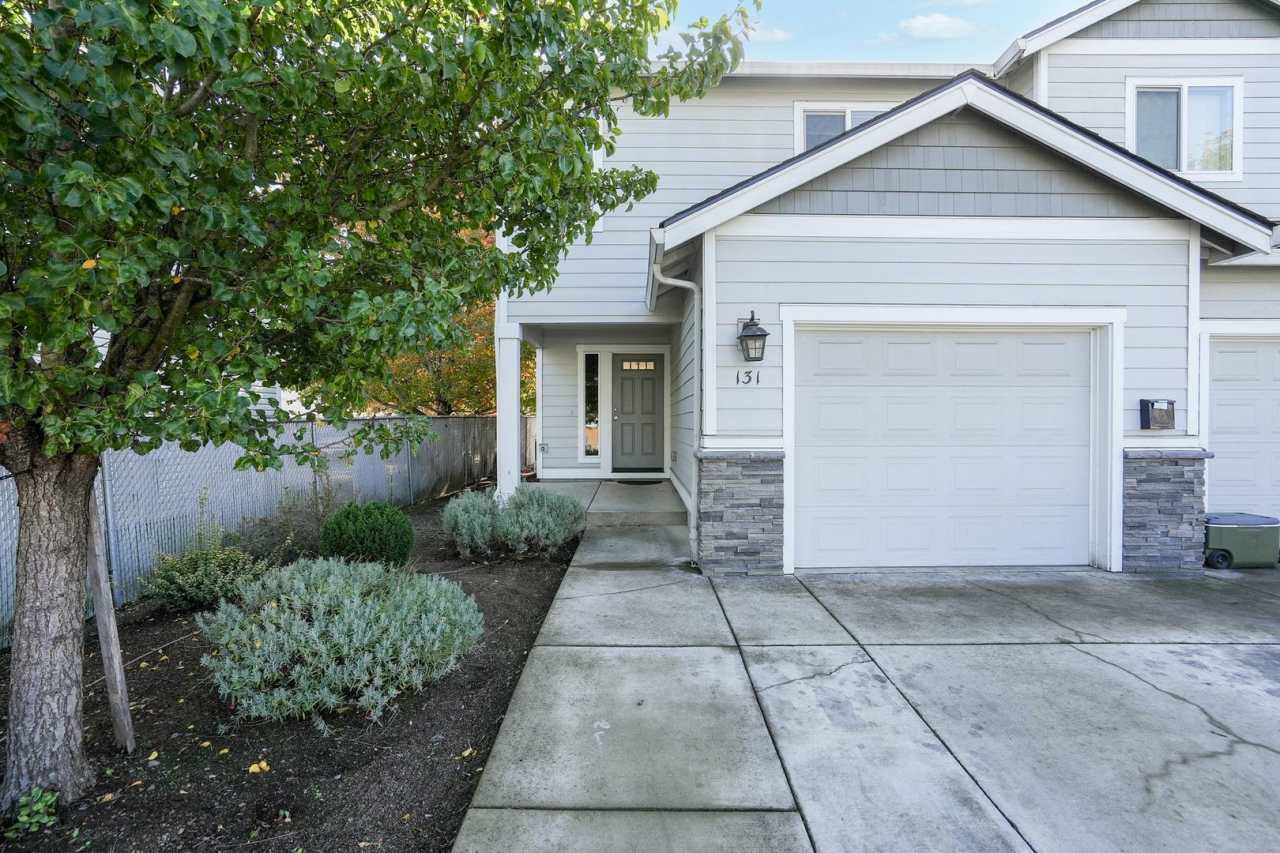 MOVE IN SPECIAL: HALF OFF FIRST MONTH'S RENT! 4 Bedroom 2.5 bath Duplex