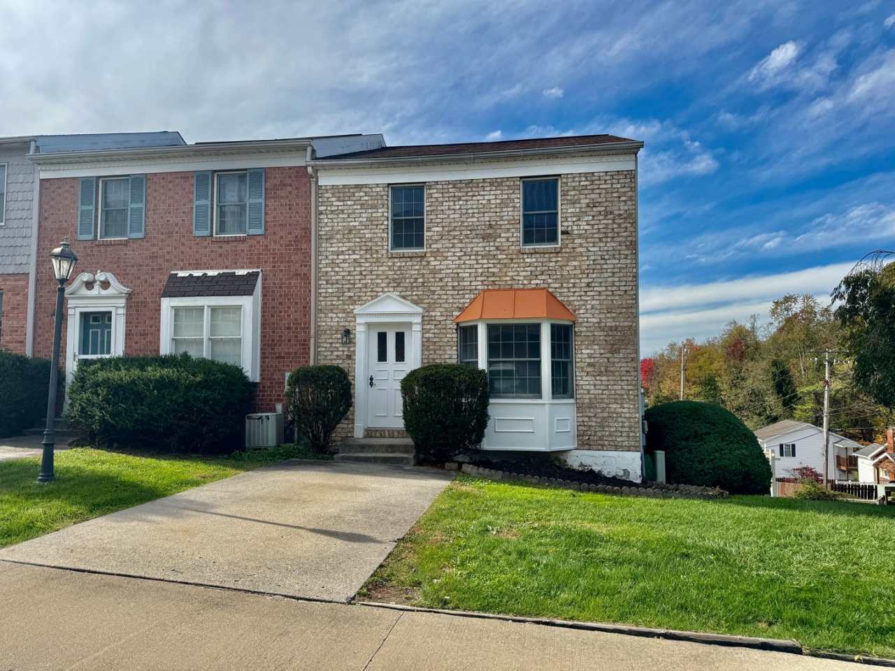 3 bed/2.5 bath Townhouse near Med Center area - Available NOW!