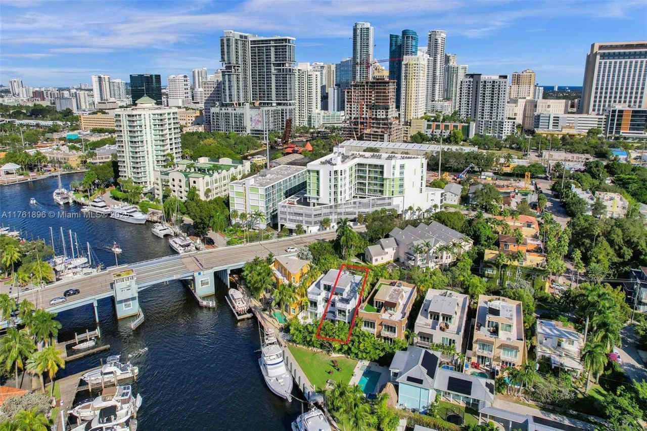 453 SW 5th Ave