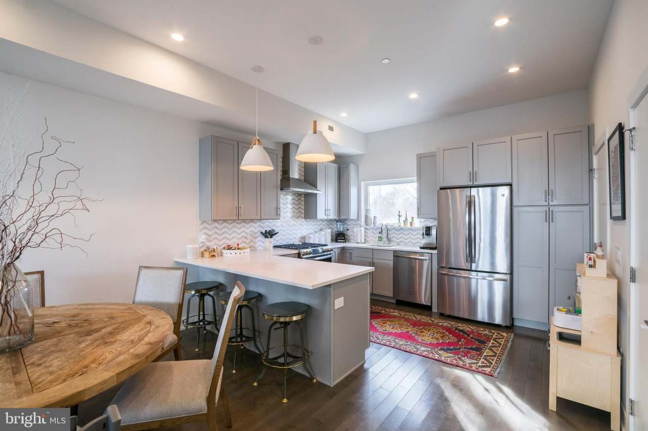 2536 GRADUATE SQUARE