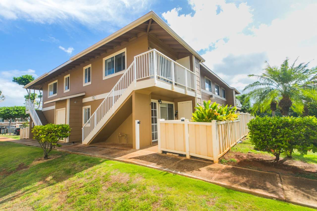 Suncrest in Ewa Gentry: 1-bed, 1-bath, 2-parking - PET Friendly !