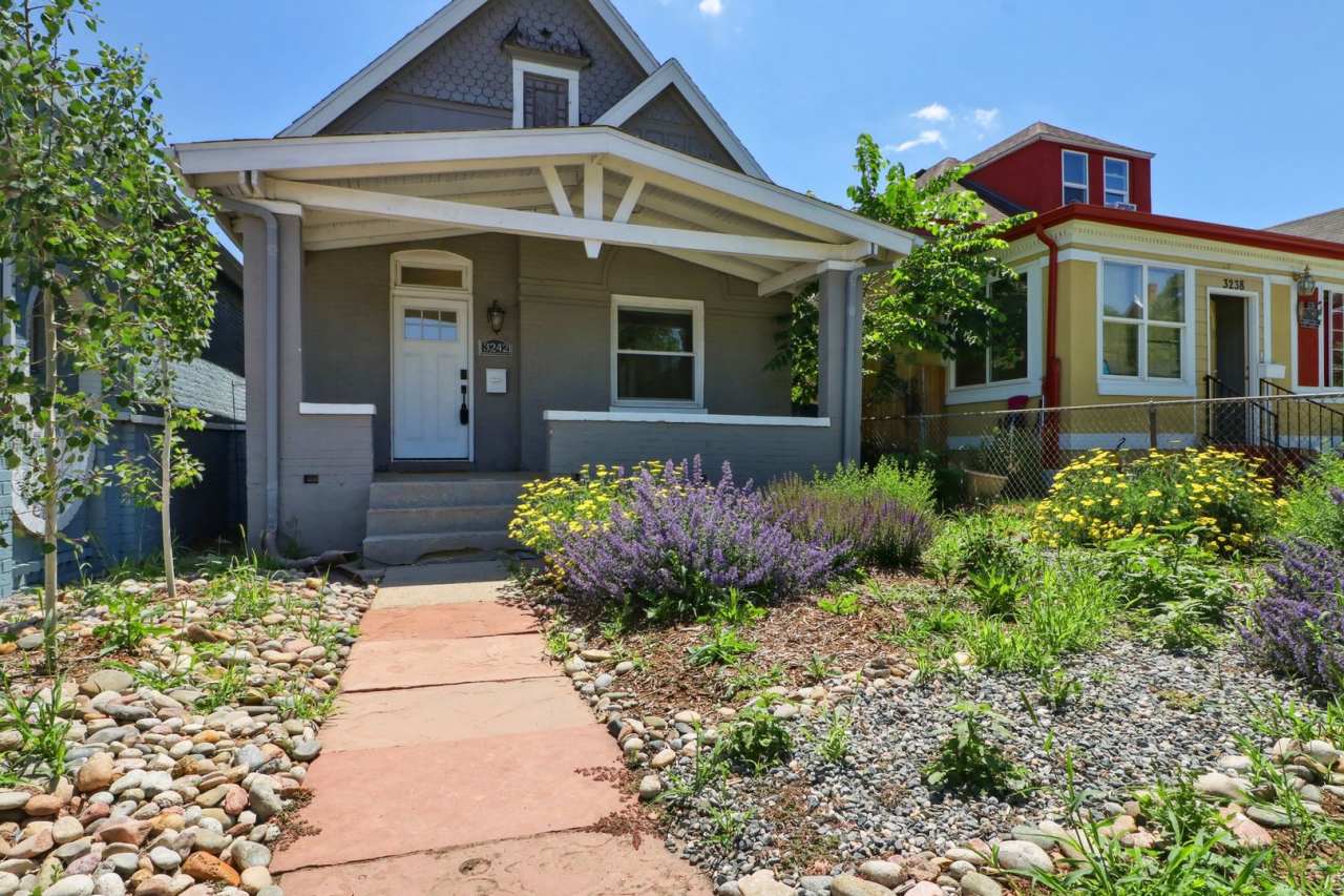 Charming 2BR Near RiNo – Walk to Dining, Art  Downtown