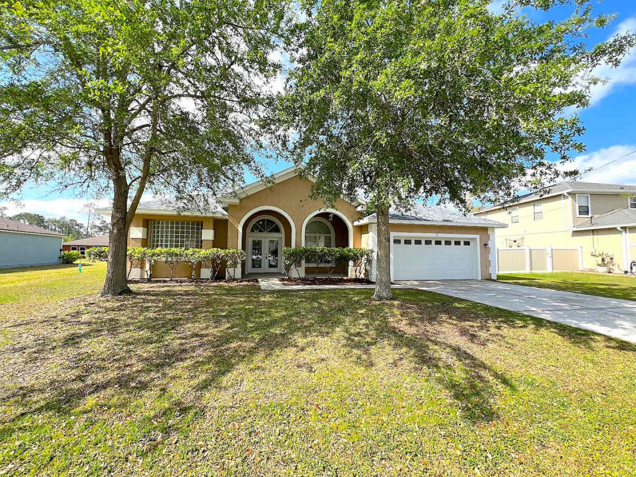 BEAUTIFUL, ROOMY 3 Bed 3 Bath HOME FOR RENT IN LEHIGH WOODS!!!
