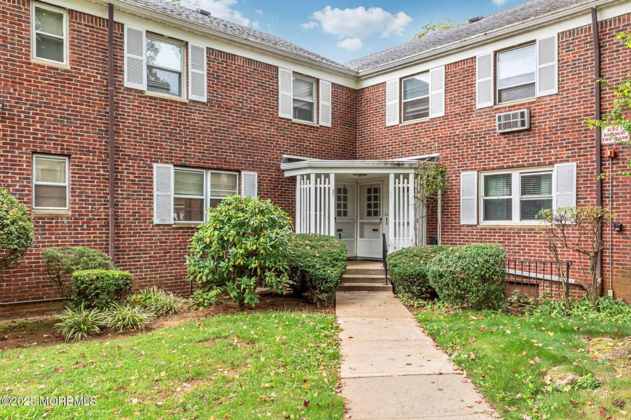 32 Manor Drive unit: 303