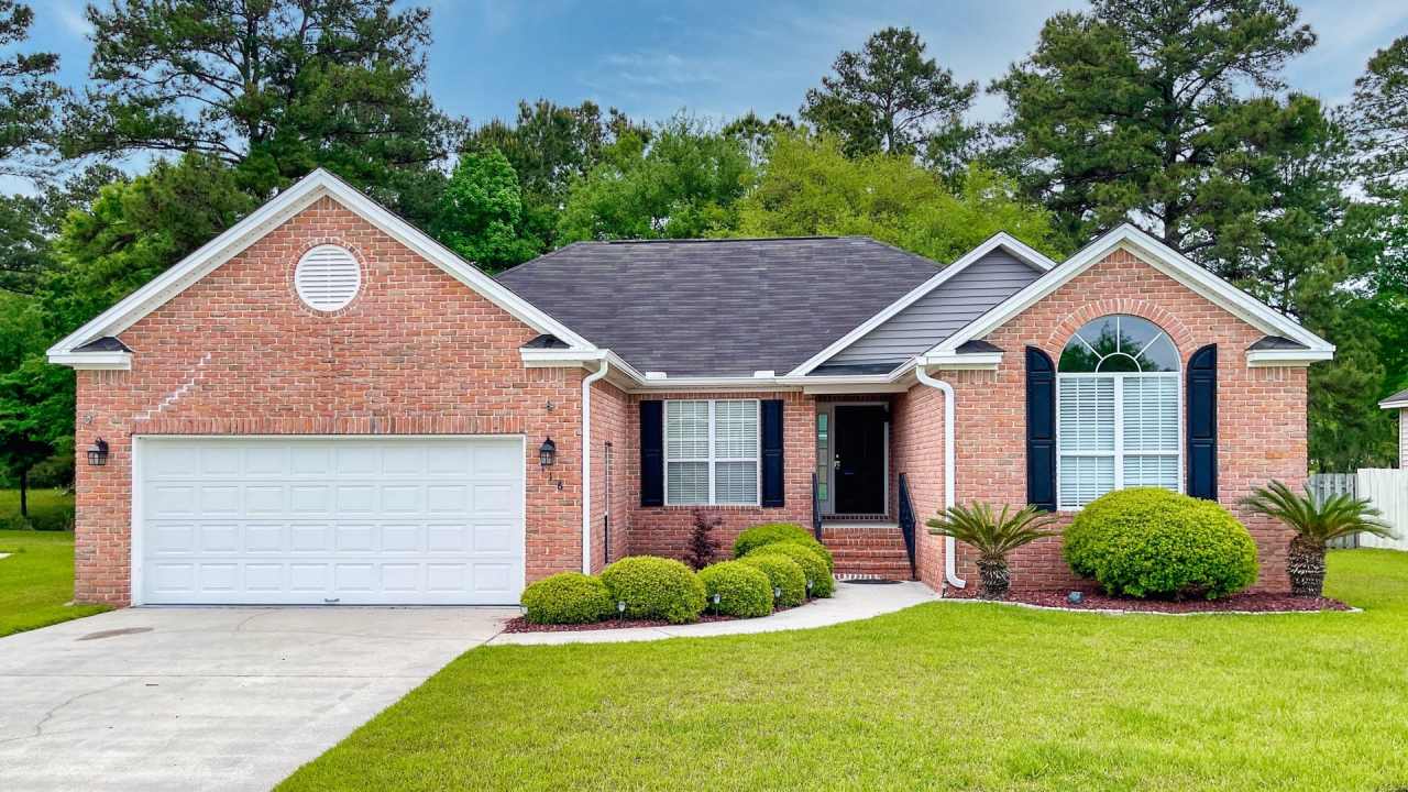 4 Bedrooms, 2 Bathrooms in the Heart of Richmond Hill - Mulberry Subdivision