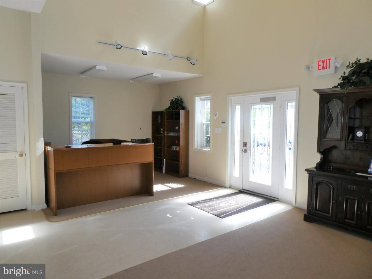 335 EVESHAM Avenue unit: 1St Fl