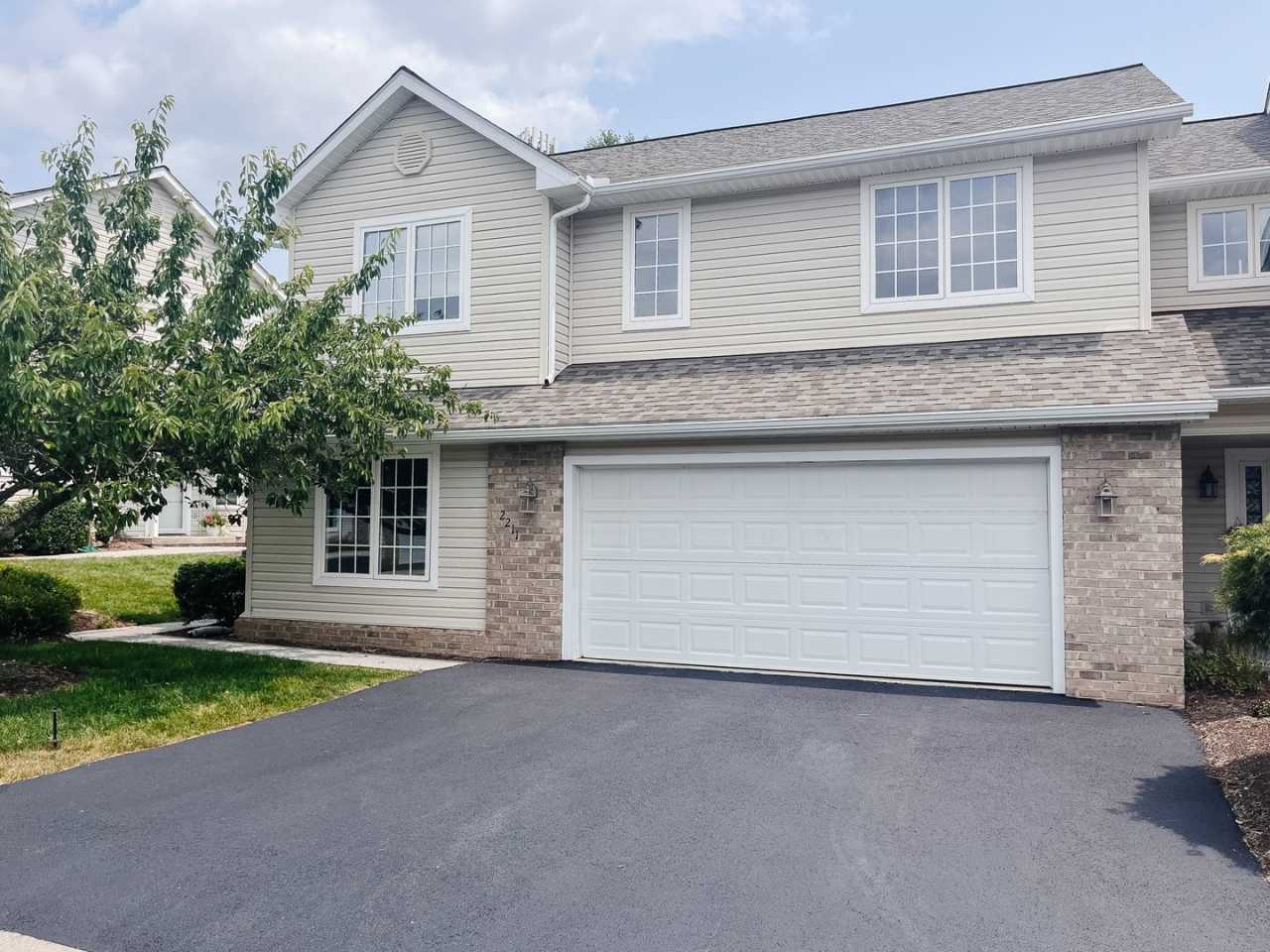 3 Bedroom 2.5 Bath Townhouse with 2 Car Garage