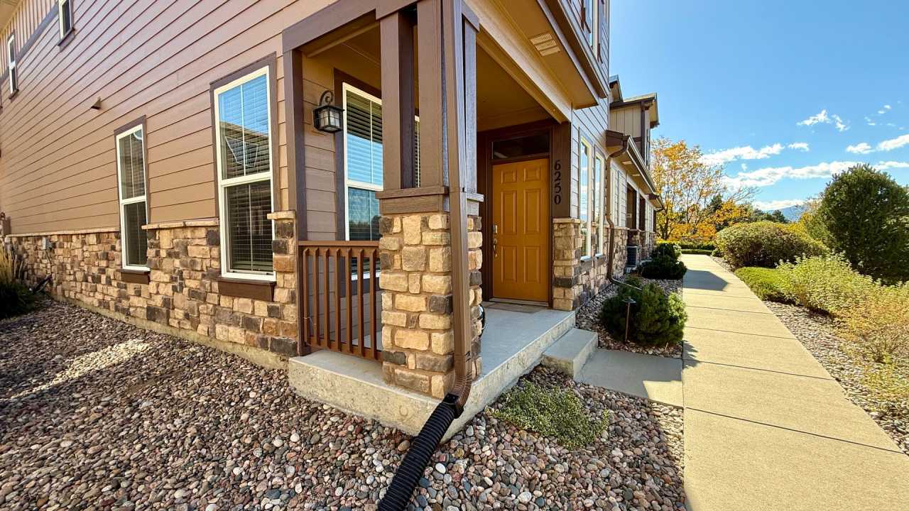 Spacious  Modern 3-Bedroom Townhome in The Vistas at Norwood