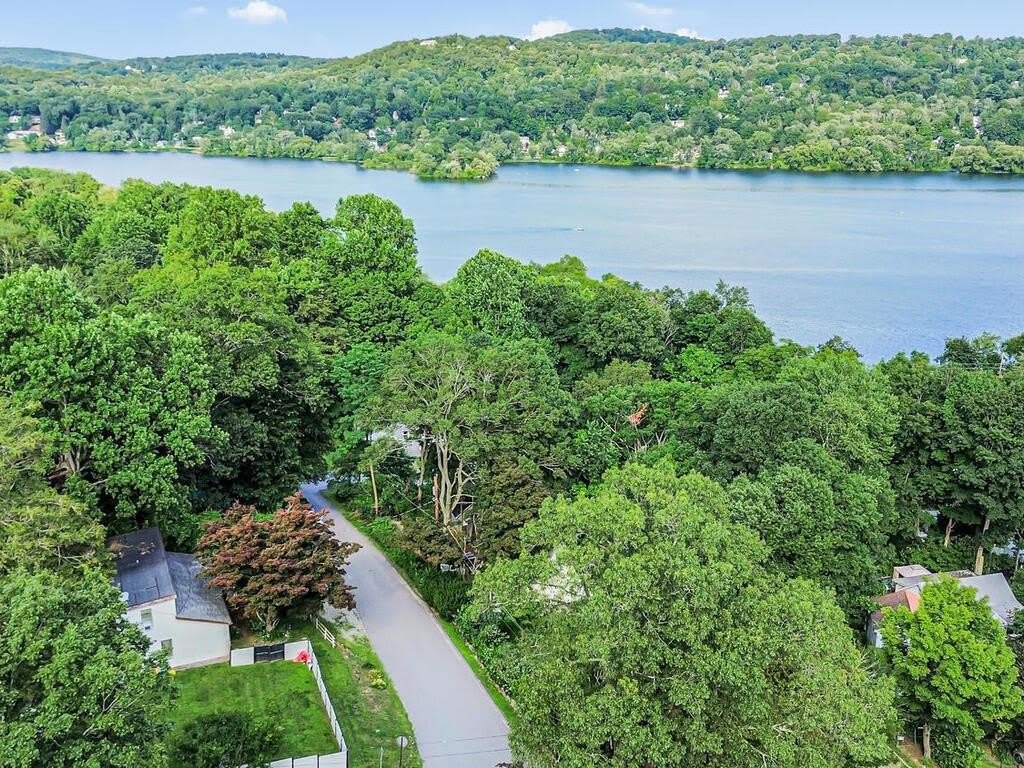 31 Warren Drive