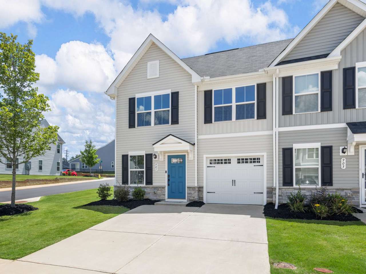 Move In Special - Greenville Dream Townhome: Modern 3 BR, 2.5 BA Steps from the Swamp Rabbit Trail, NO APPLICATION FEE if APPROVED