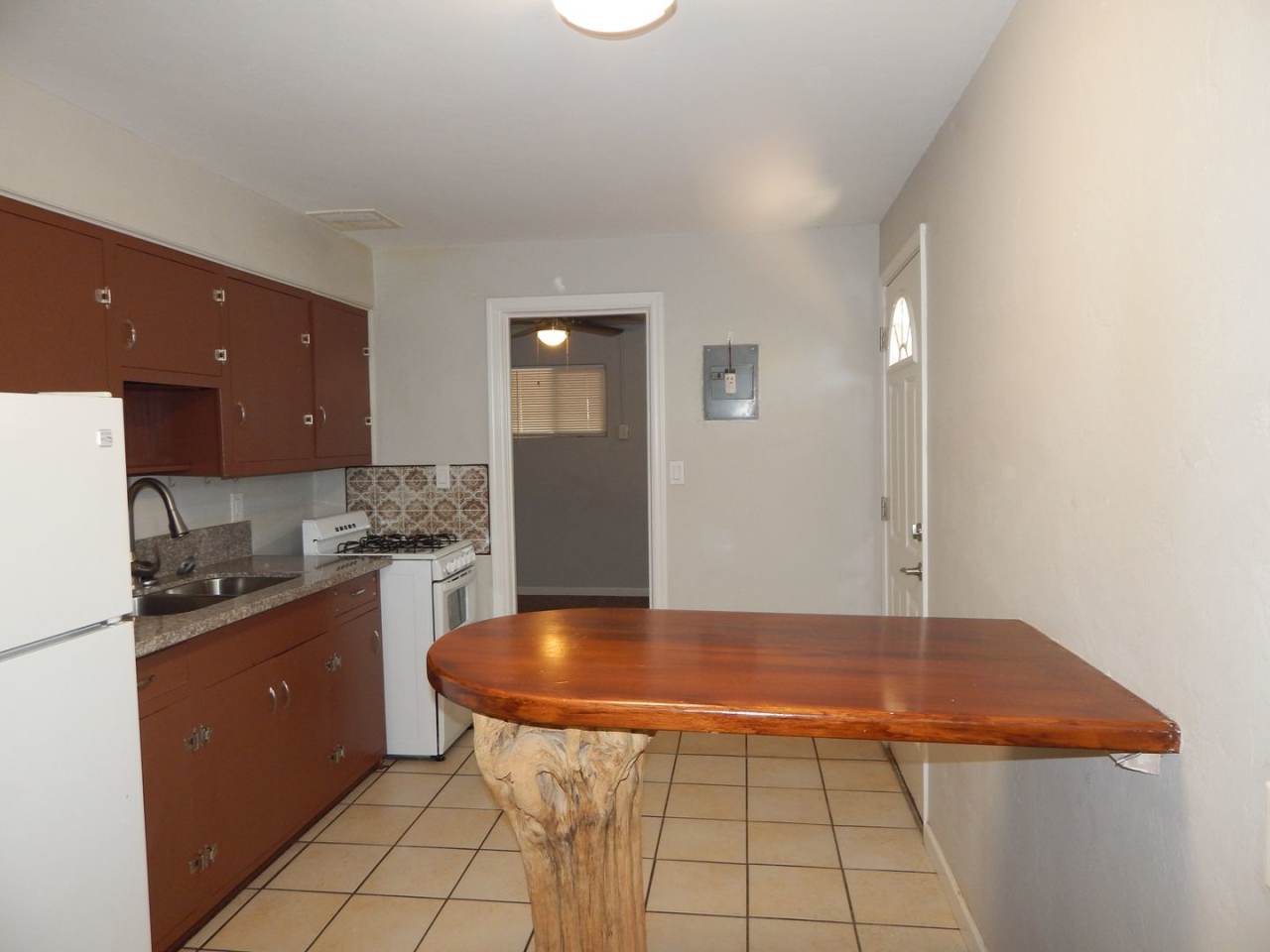 Available NOW! Private 1 bedroom with AC