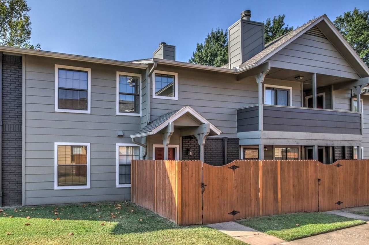 2 Bed / 1 Bath Condo South Tulsa - Available in July