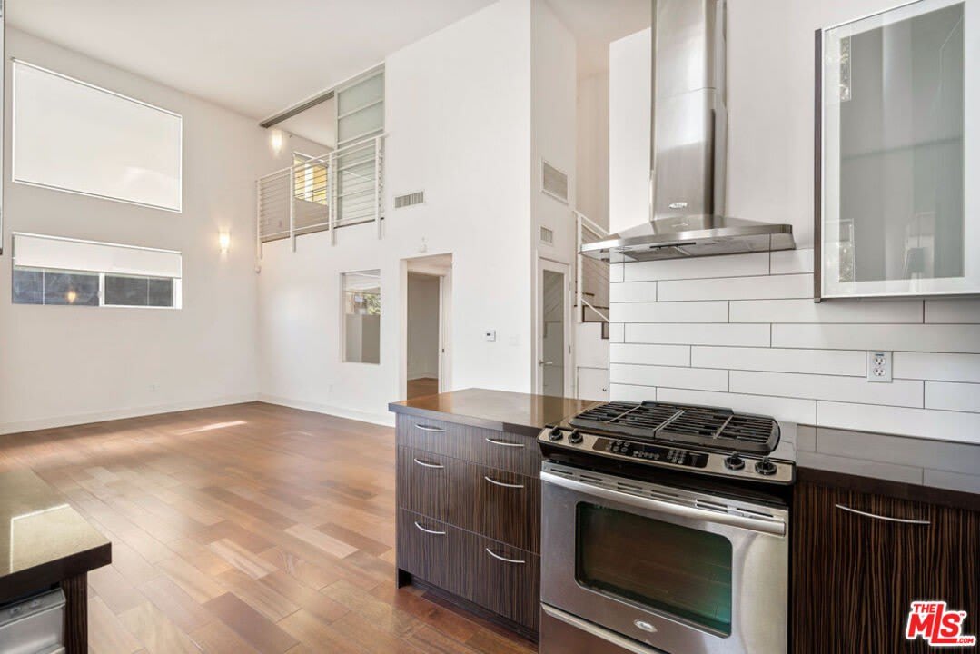 600 S Ridgeley Dr