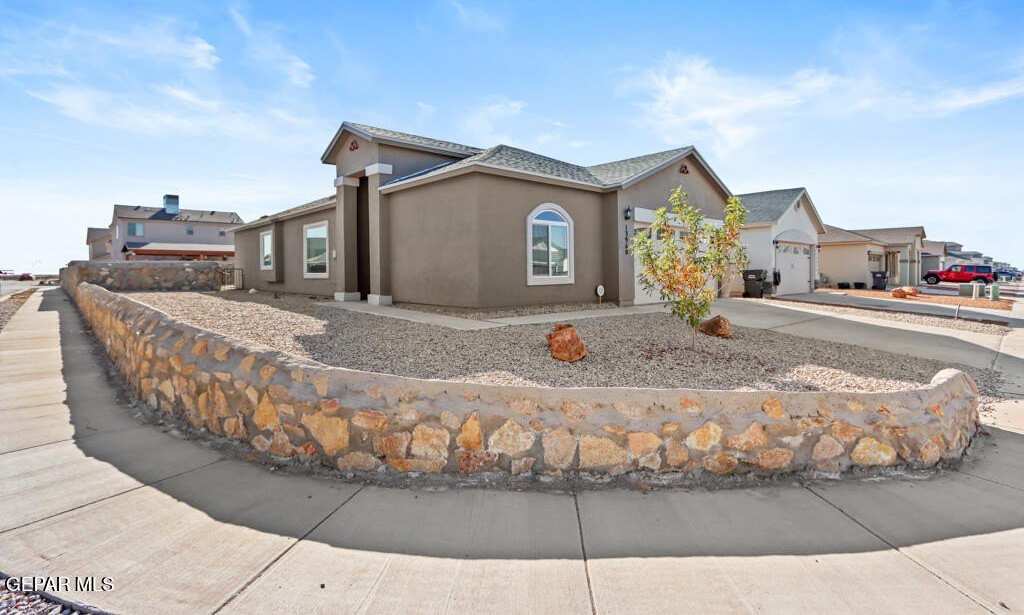 13960 Lago Vista Avenue