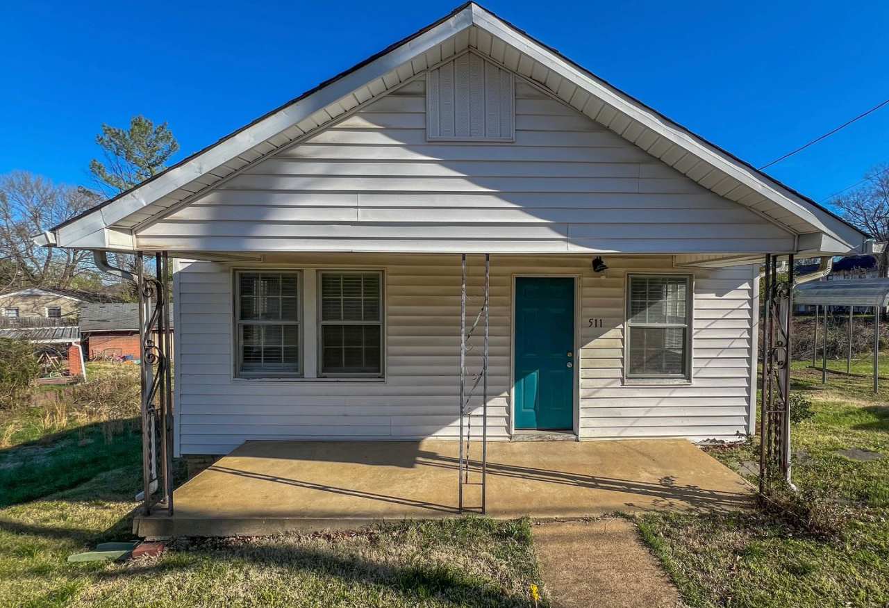 Move-In Specials Available! Single-Family Home Downtown Clarksville!