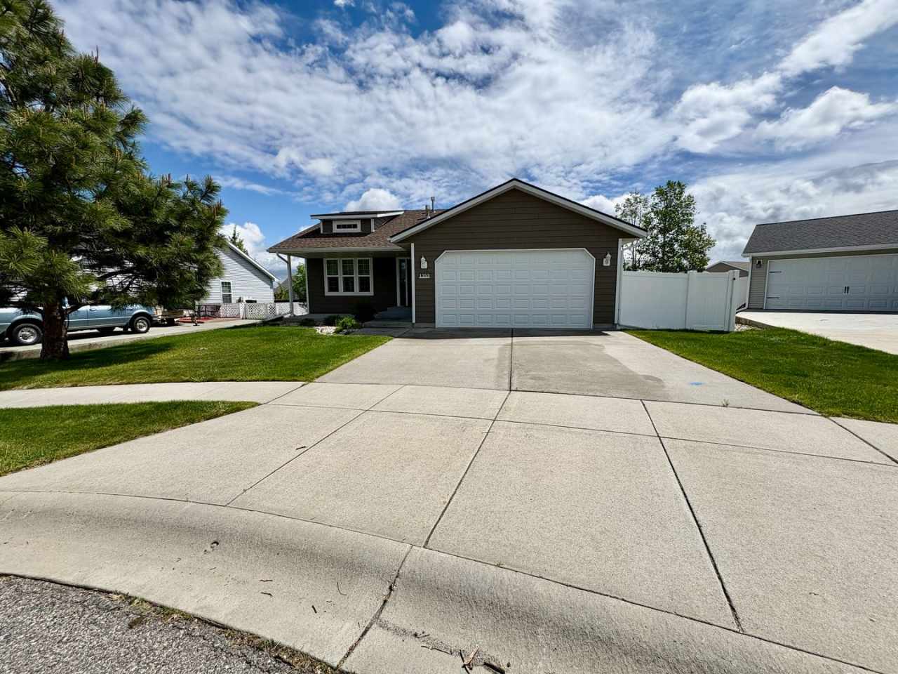 Beautiful 3 bedroom 2 bathroom home located in the heights!