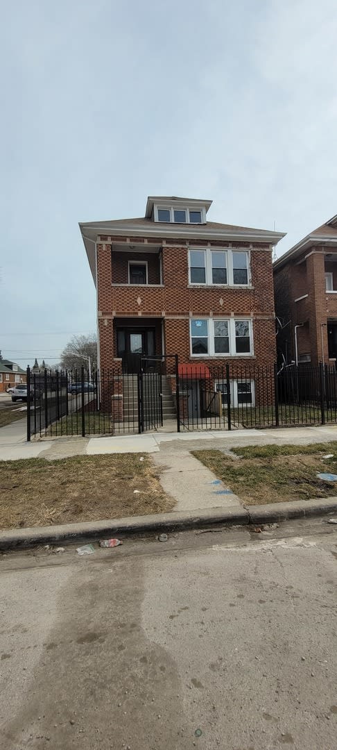 6601 South Washtenaw Avenue - 2W