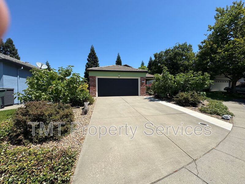 301 Brimfield Ct
