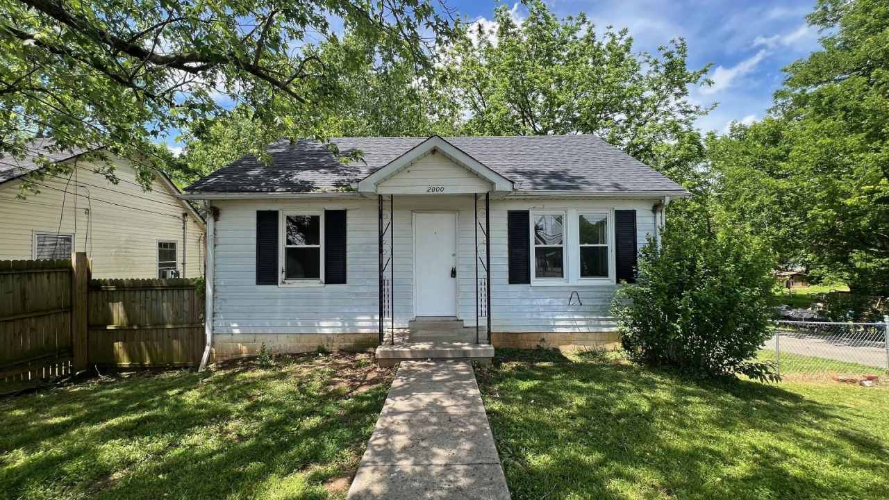 2 Bed/1 Bath Home in Columbia w/Fence!