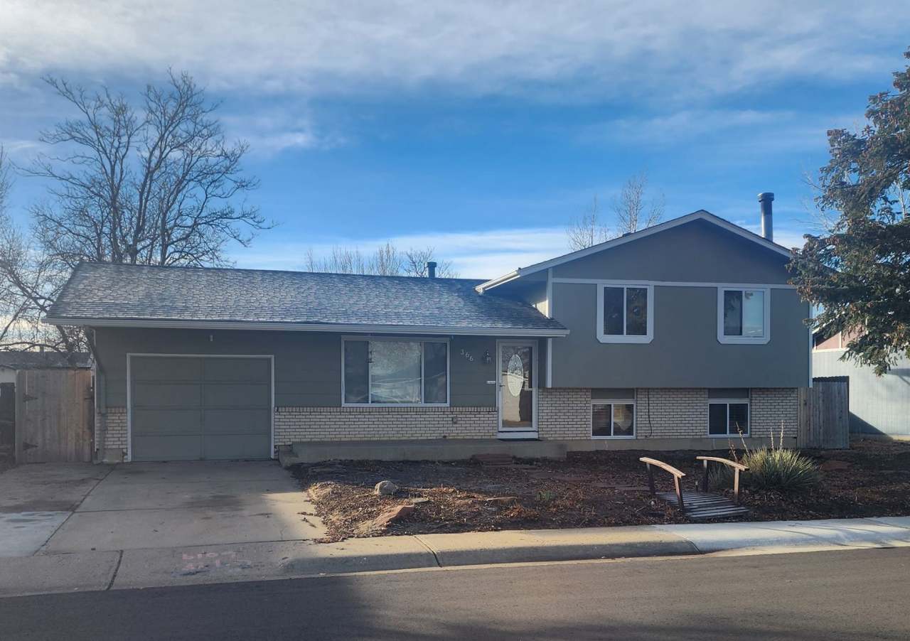 Shop-Ready 4BR Home with Lift-Ready Detached Garage  RV Parking Near Downtown Firestone