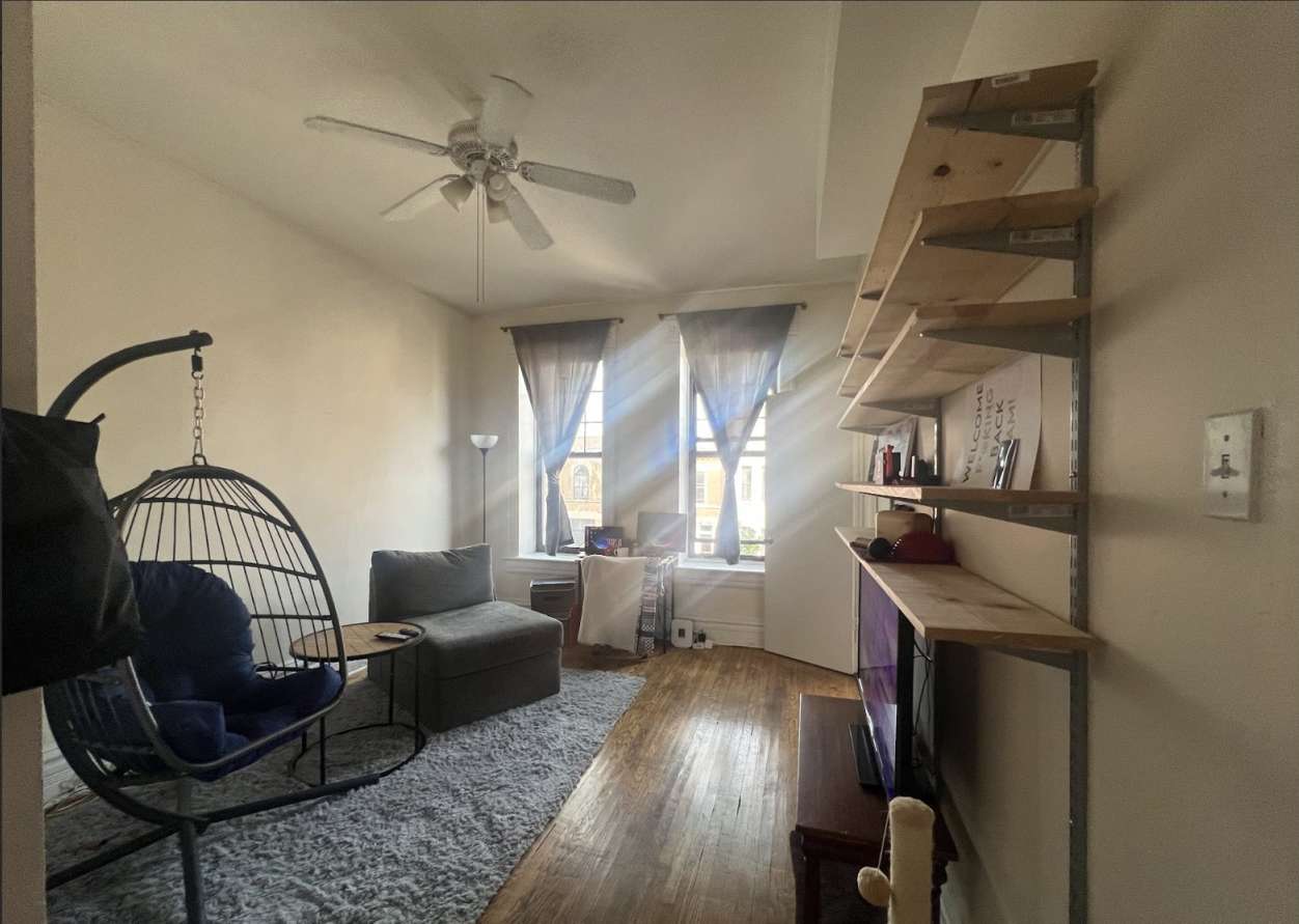 1627 North Winchester Avenue