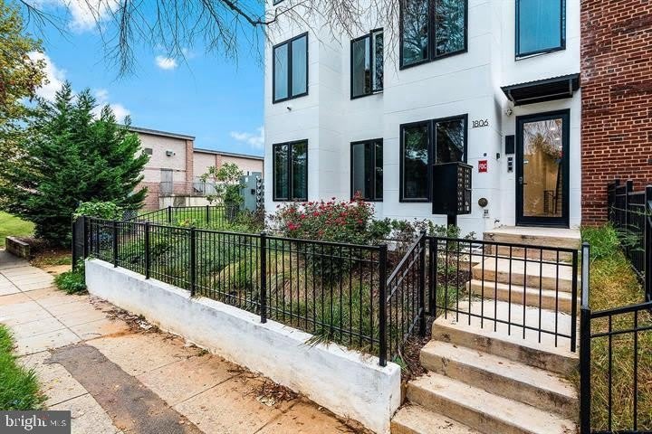 1806 I Street NE unit: 2