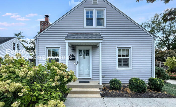 887 West 10th Avenue