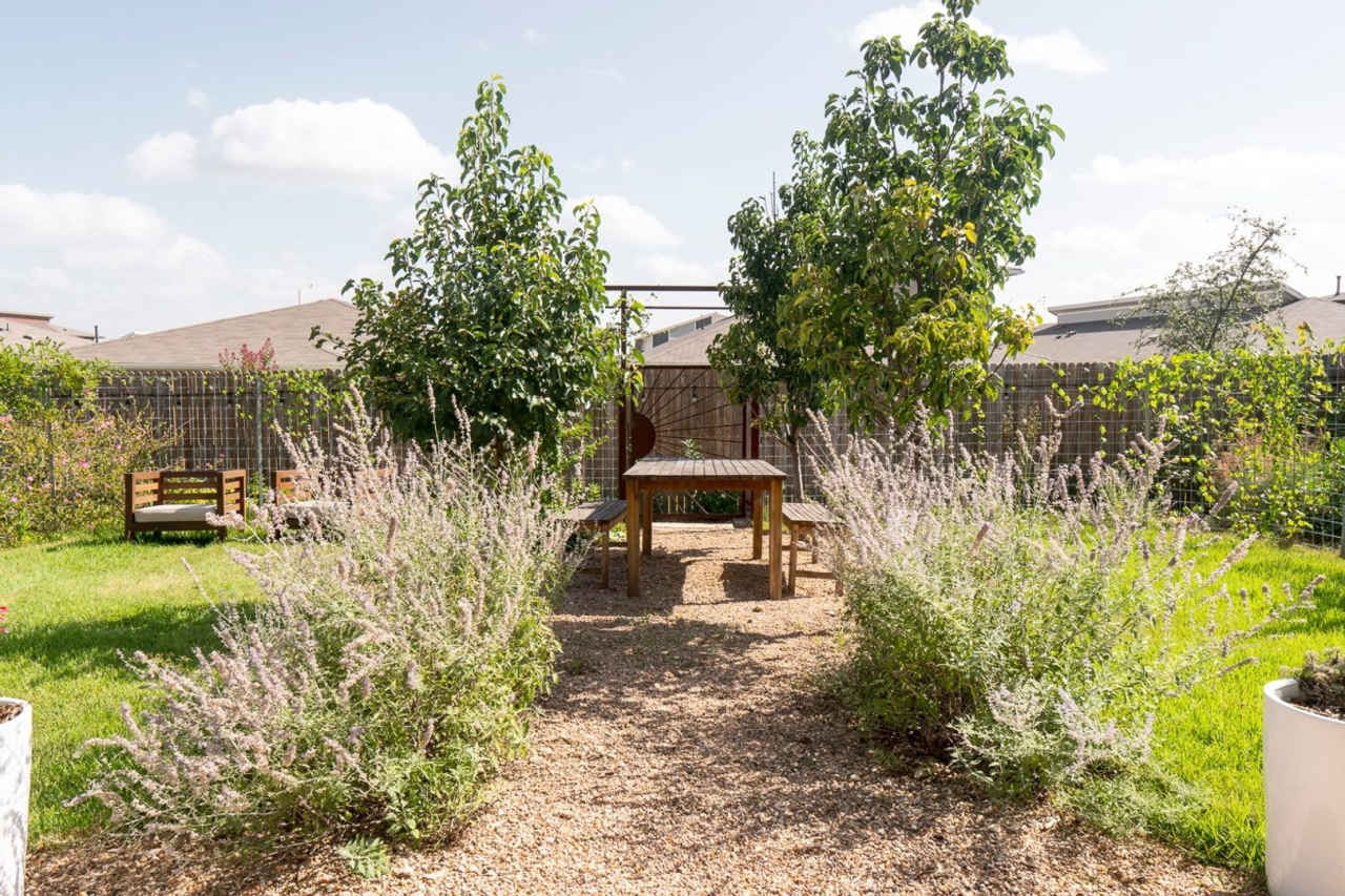 Sanctuary in Far East Austin | 4B/2.5B House w/ Beautiful Backyard (Utilities Included)