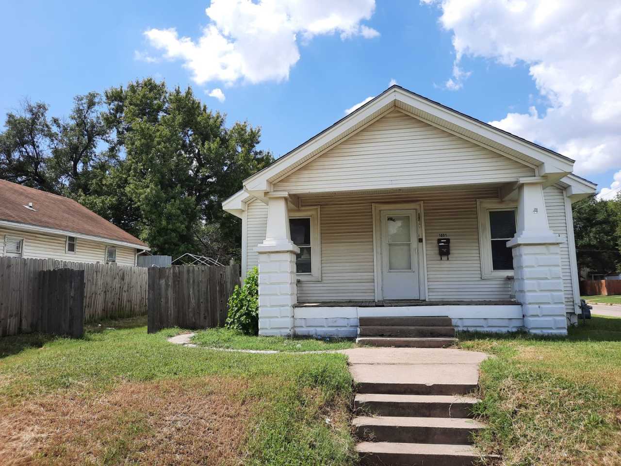 $1195 - 1 bedroom/ 2 bathroom plus 2 bonus rooms and office space ! - Single Family Home directly across from Linwood Park and Linwood Elementary