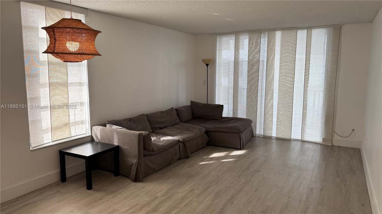 9688 Fontainebleau Blvd