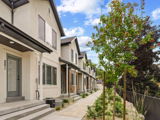 635 40th Street Unit A12