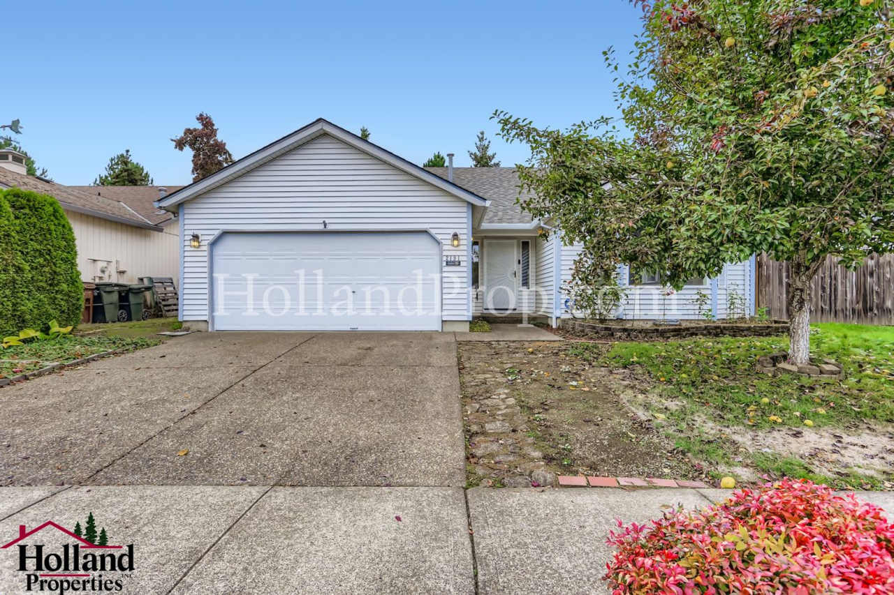 Lovely Single-Level Hillsboro Home with Brand New Carpets!