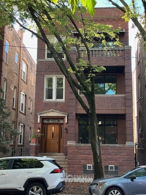 820 N Leavitt Street