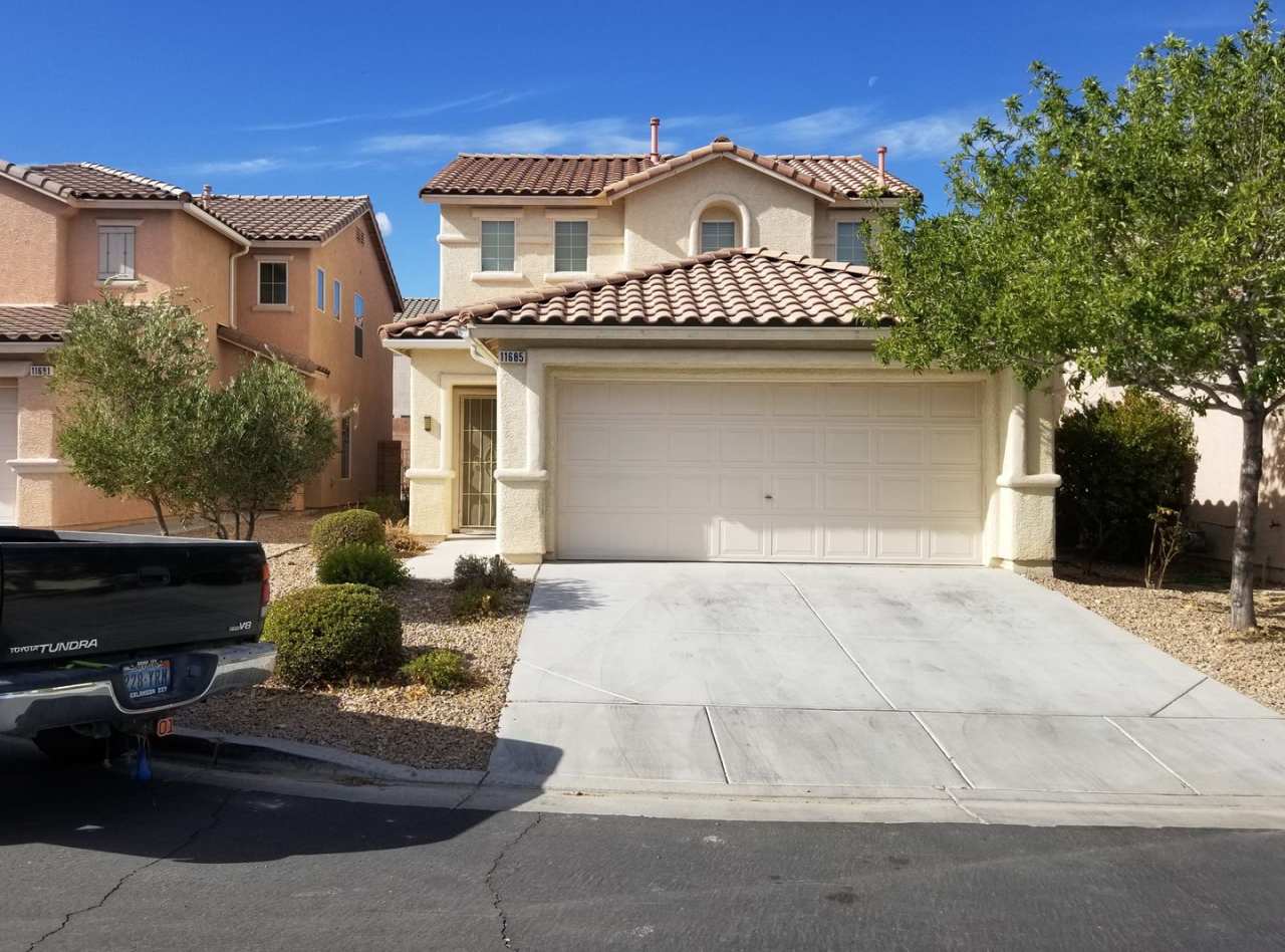 3 Bedroom centrally located near Silverado Ranch!