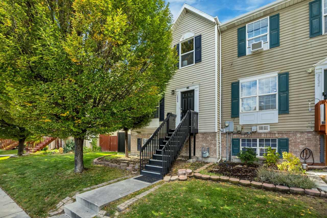 Spacious 4BR Townhome in West Valley City