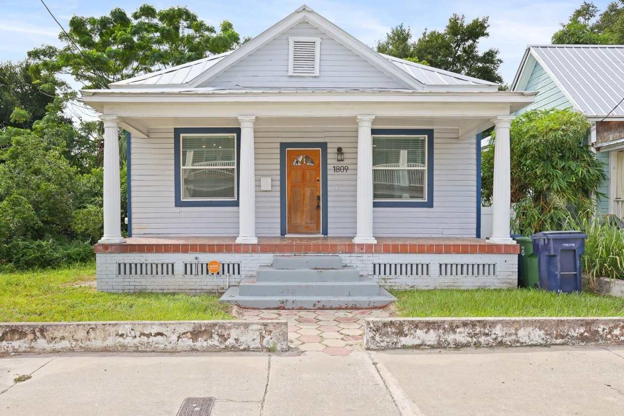 1809 E COLUMBUS DRIVE