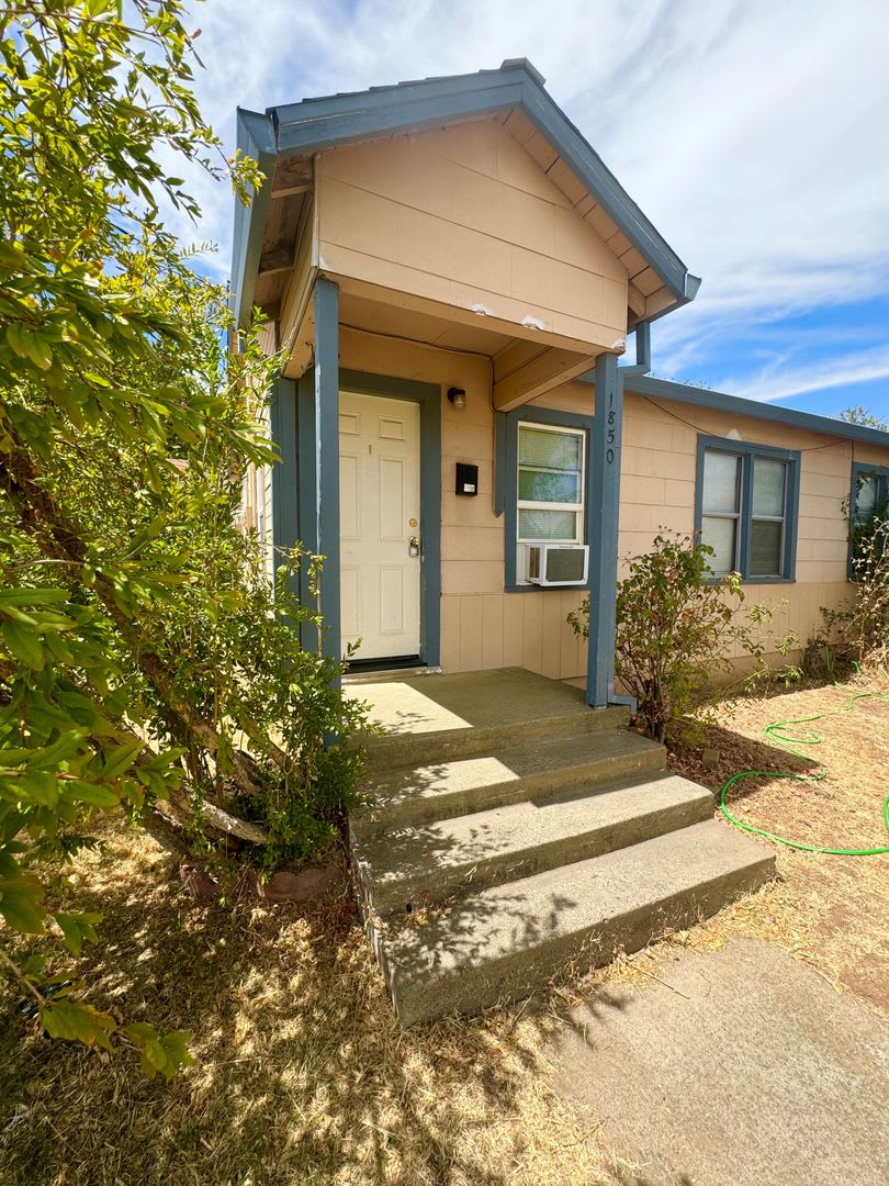 Quaint One Bedroom Duplex