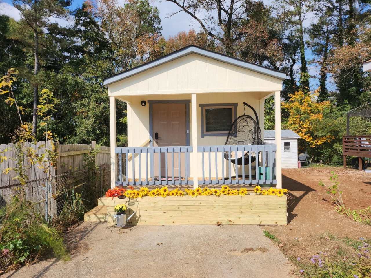 Charming 1BR House in Austell