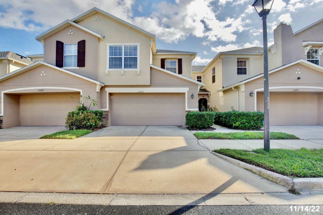 Beautiful 3/2.5 Spacious Townhome with a 2 Car Garage in the Gated Community Orchard - Winter Garden!
