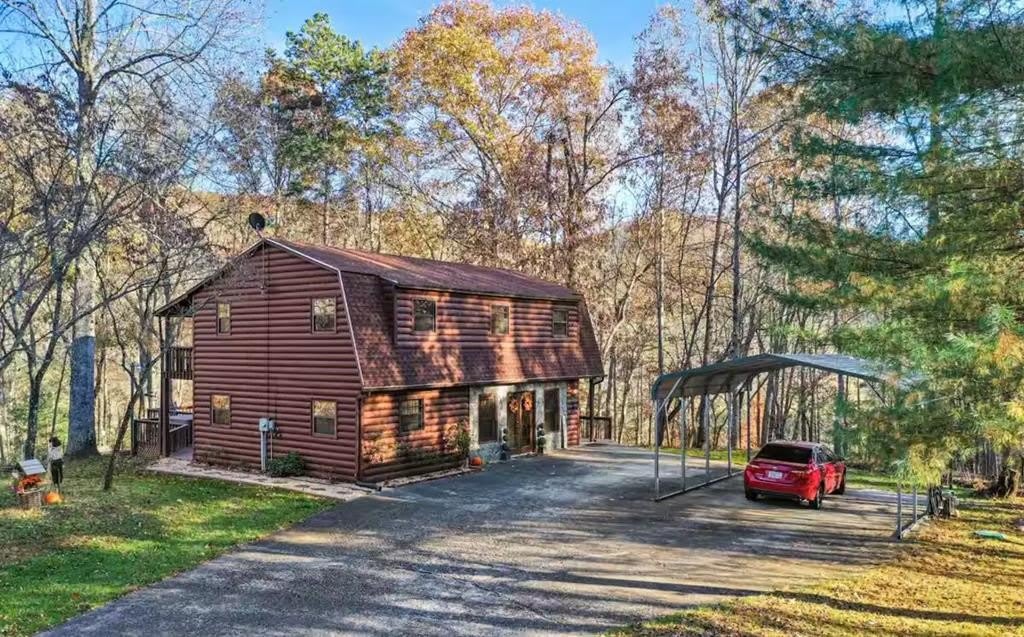 18 Wolf Den Valley Road