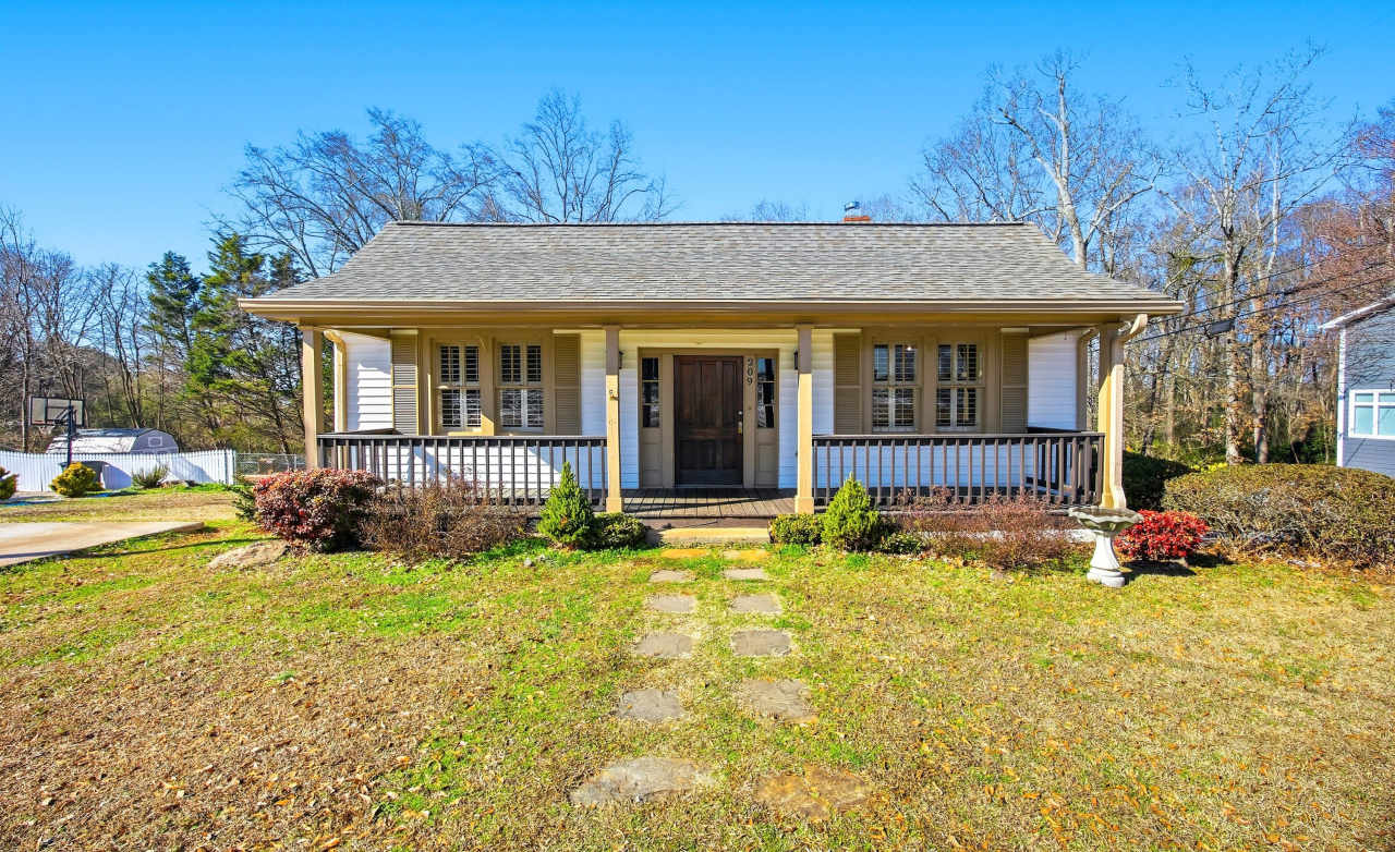 209 West Shadburn Ave