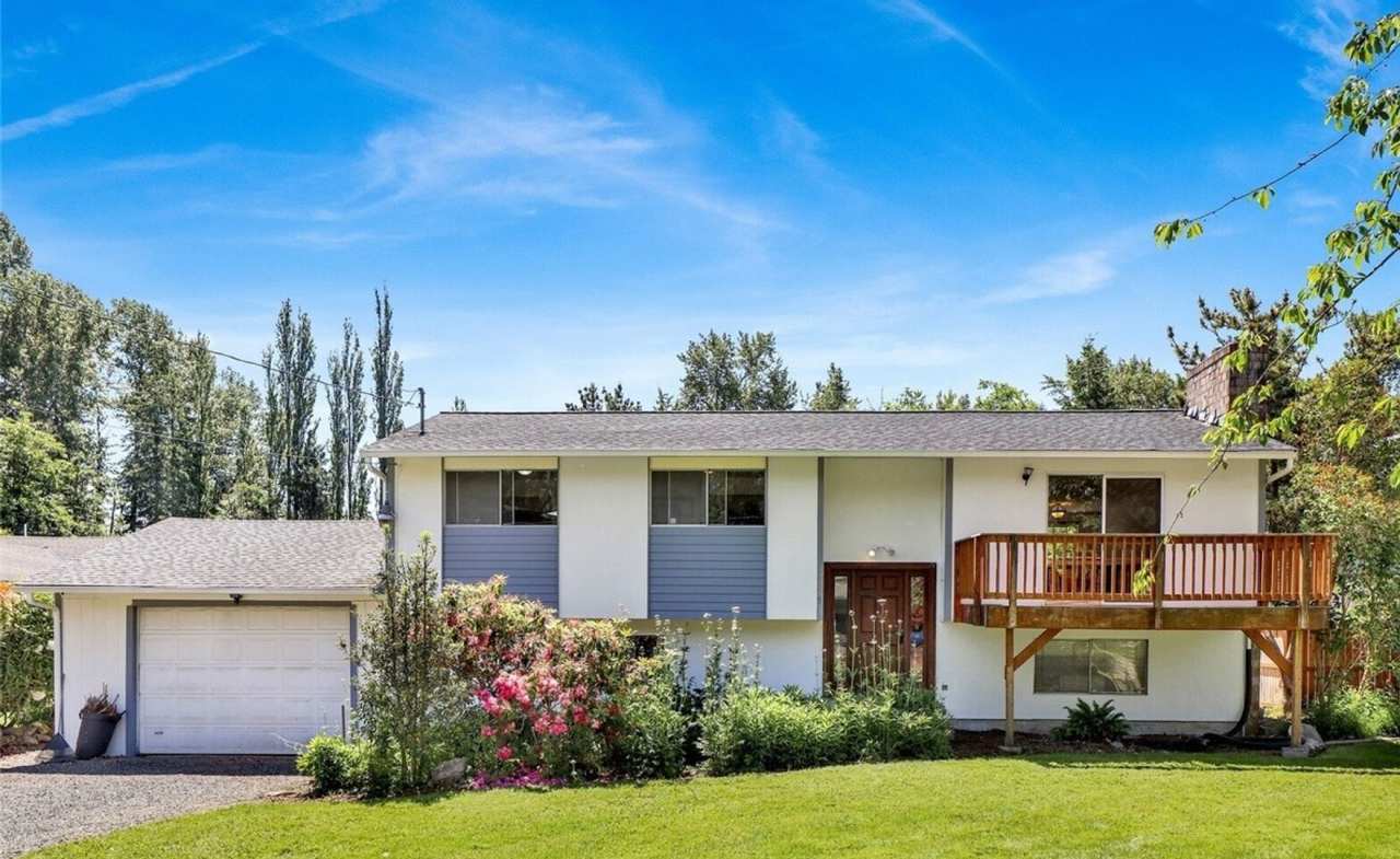 $1000 off first month rent w/ 12-month lease. Spacious 4 Bedroom, 2 Bathroom Home