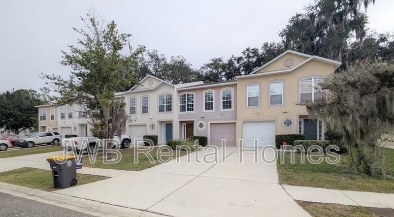 8255 Halls Hammock Ct