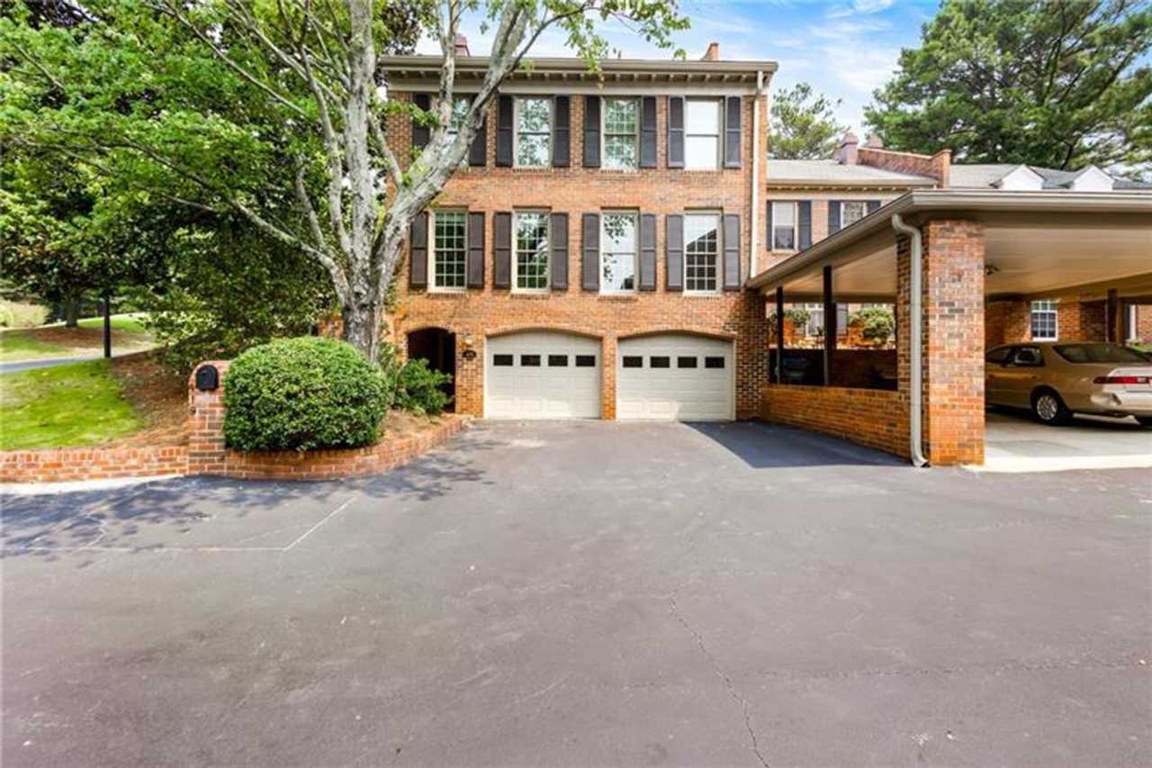 Stunning 4-bedroom, 3-bathroom Townhome in Autum Chase