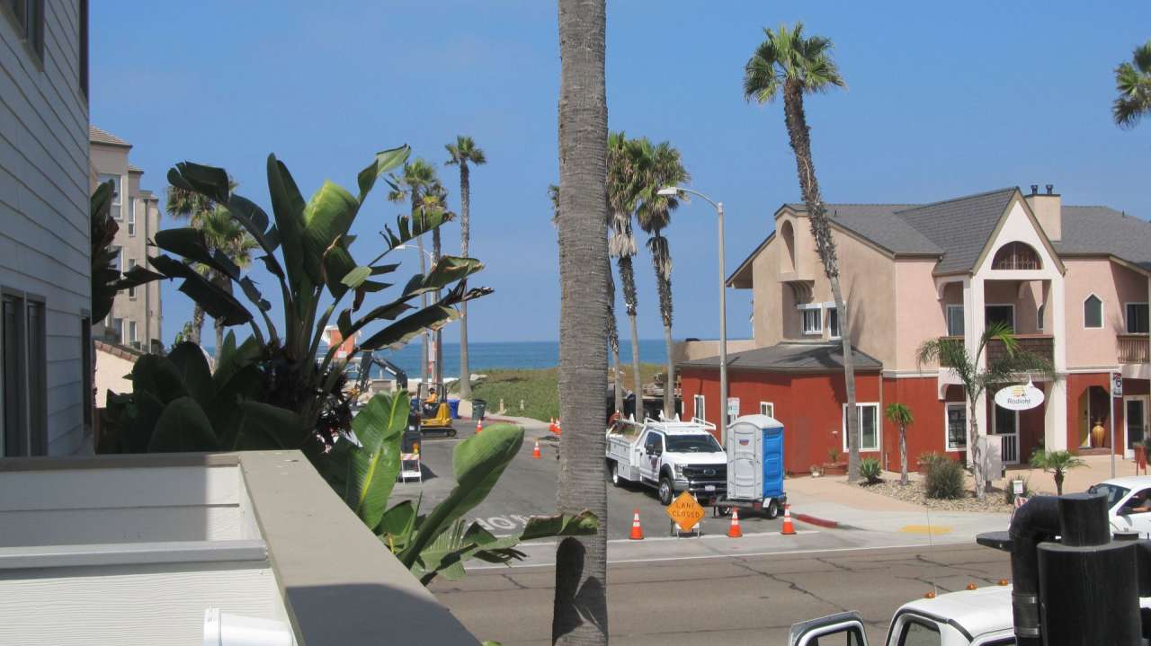 Condo with 2 car garage across from the beach