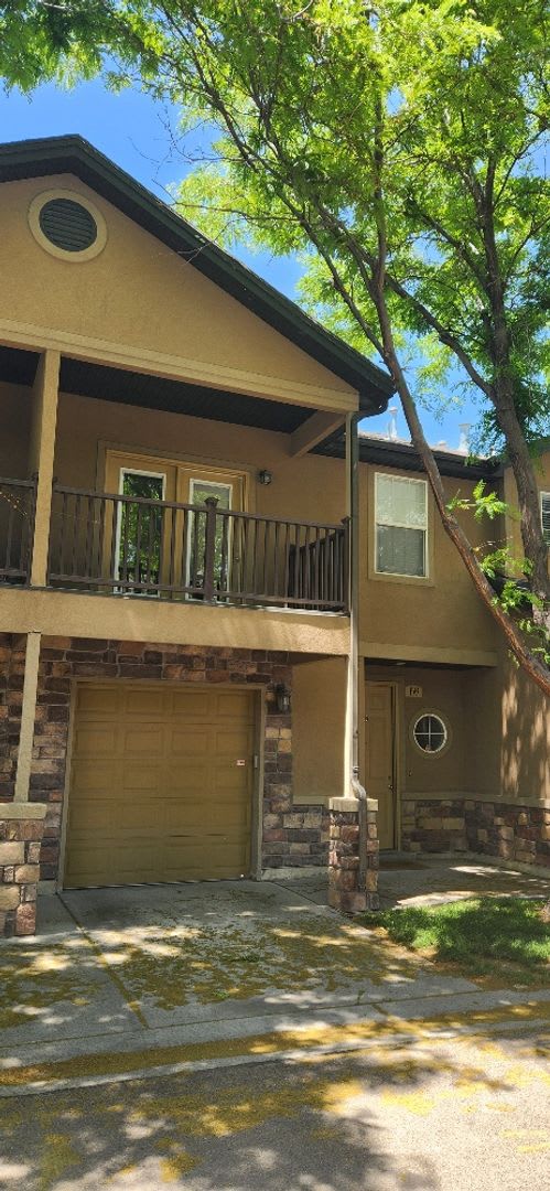Beautiful 3 Bedroom Townhome in Pleasant Grove!!