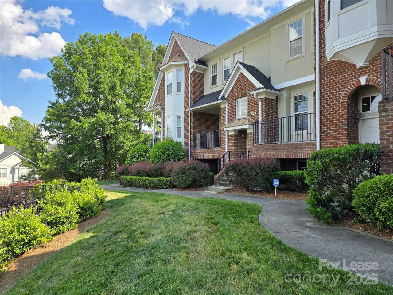 14243 Richmond Park Avenue