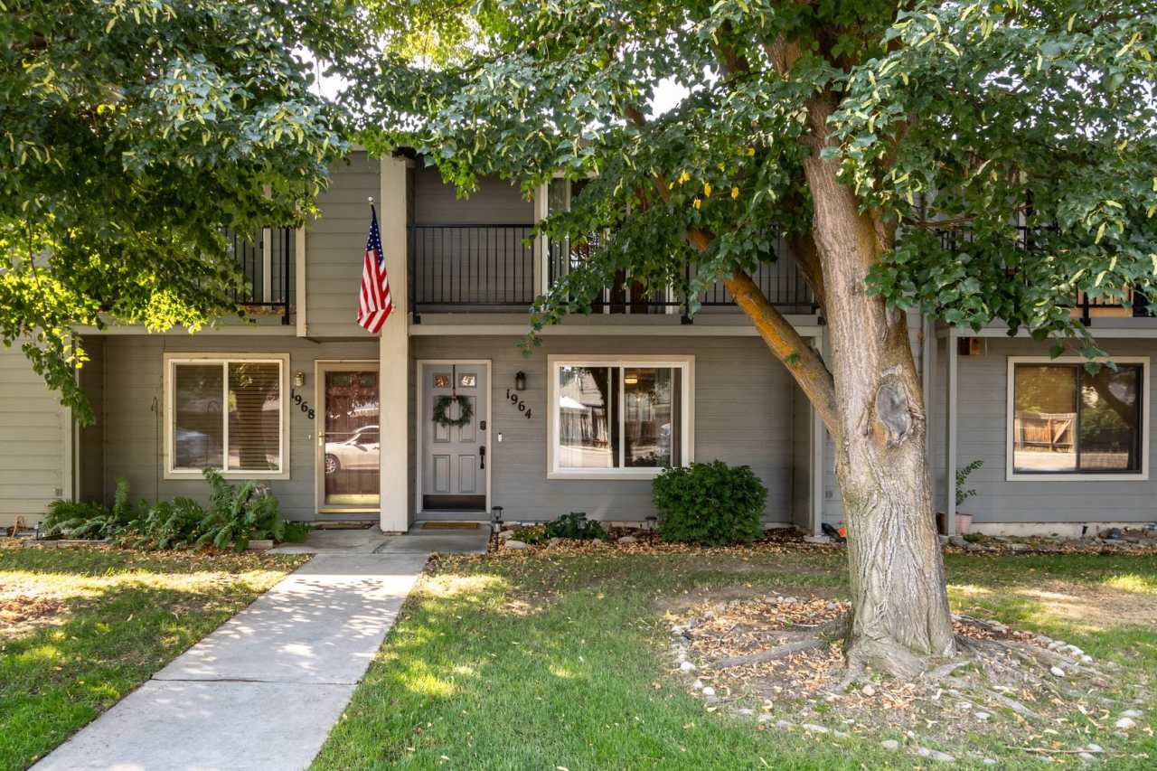 Sleek, Modern SE Boise Townhouse