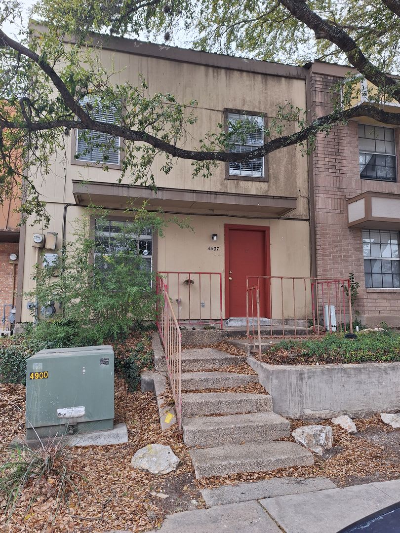 Spacious Townhome!
